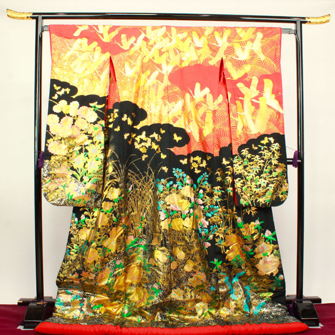 リサイクル着物】色打掛 身丈194cm 金彩加工 鶴 蝶 草花模様 正絹 A 