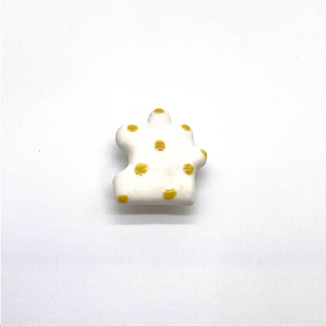 (New old stock) Obi fastener, ceramic, casual, white, ceramic, puzzle, length approx. 3.5cm, width approx. 3.5cm, S rank, white, 1137000412911