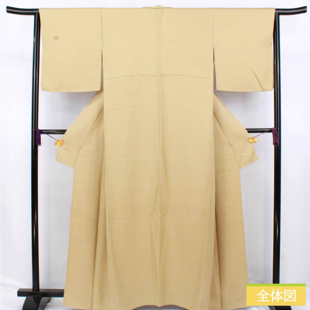 美品 正絹袷 無地紬 ベージュ系 裄68 Lサイズ相当 きれい色 リサイクル着物】色無地 正絹 Aランク 身丈162cm 裄丈64cm 枯野色