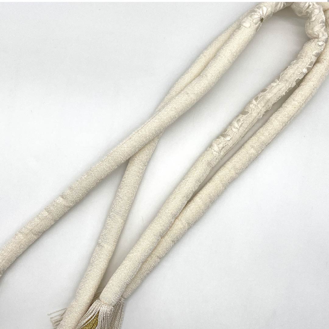 帯締め Aランク 乳白色(にゅうはくしょく) 振袖用 丸ぐけ 刺繍 長さ約173cm 幅約1.6cm フォーマル 白系 1135004213411
