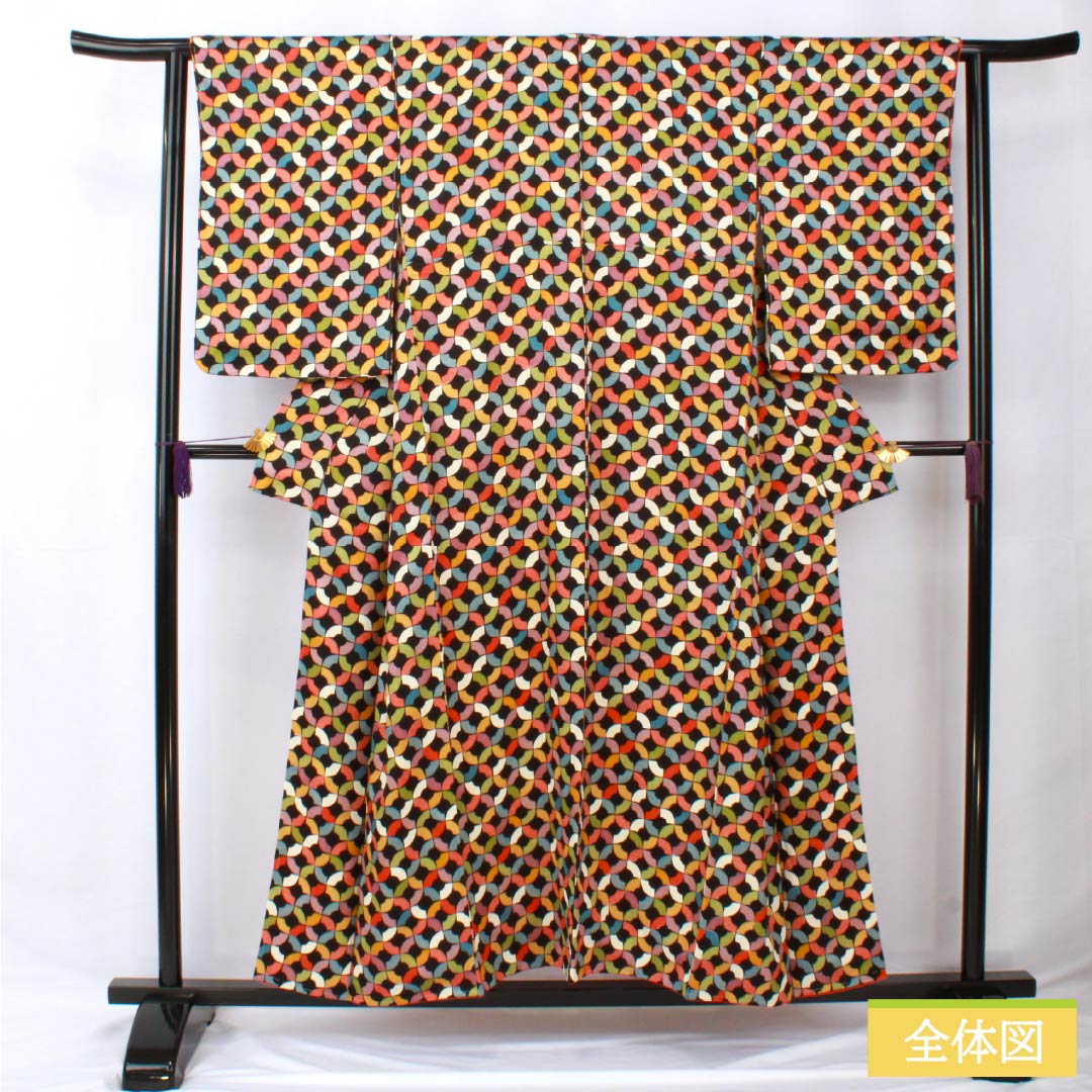 小紋 正絹 身丈154.5cm 裄丈62cm 袷 幾何学模様 しつけ糸付き Sランク 黒系 1115005652210