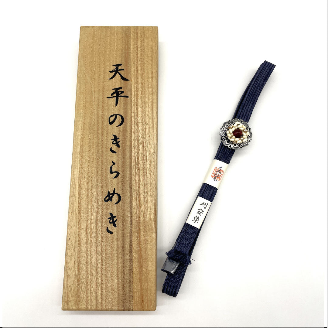 (新品)帯締め 正絹 NEWランク 四分紐 燻色(ふすべいろ) 刈安染 帯留め付き 本象牙 長さ約160cm 幅約1.4cm カジュアル 紺系 1135005191318