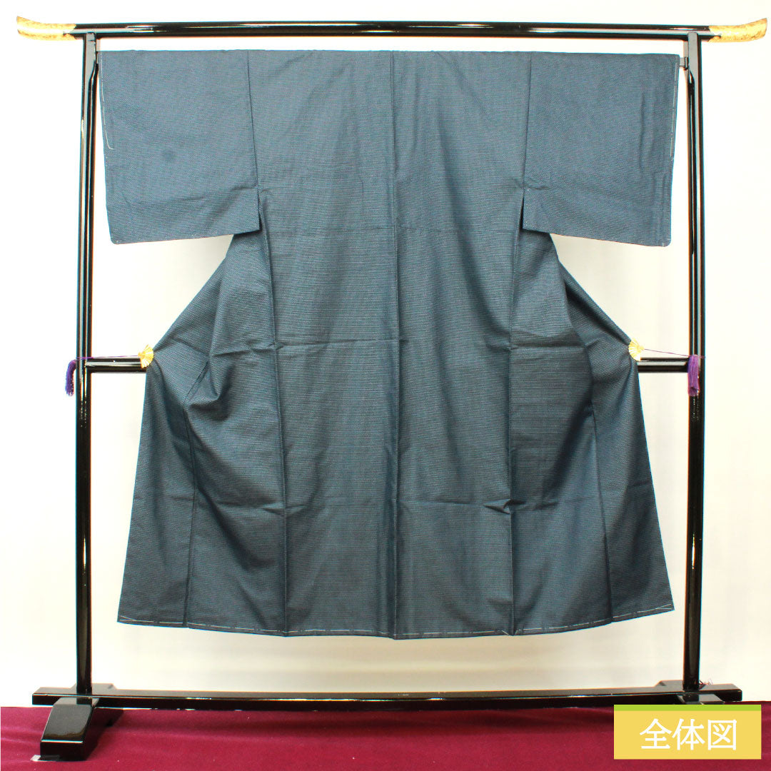 男物 正絹 身丈145cm 裄丈70.5cm 大島紬 亀甲模様 しつけ糸付き 未使用品 Sランク 袷 紺系 1119000792418