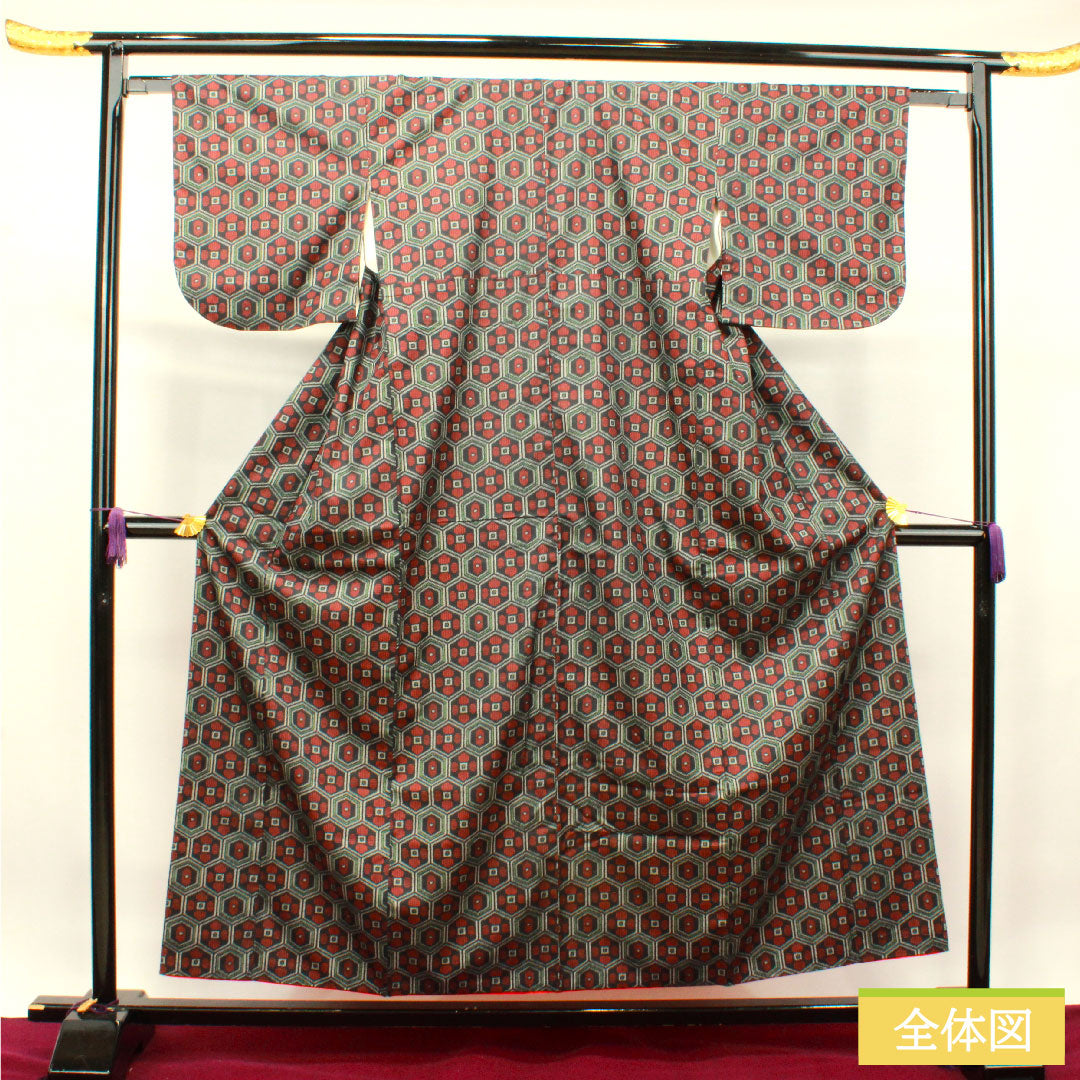 村山大島紬 正絹 身丈157cm 裄丈62.5cm 亀甲 Aランク 袷 黒系 1116002993310