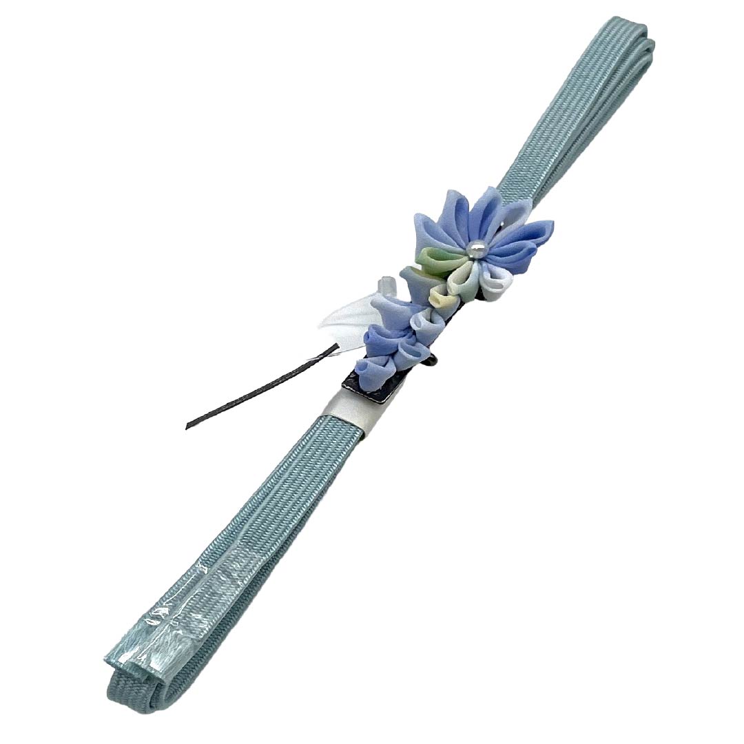 (新品)帯締め 正絹 NEWランク 三分紐 藍白色(あいじろいろ) 帯留め付き つまみ細工 日本製 長さ約135cm 幅約0.8cm カジュアル 水色系 1135006401324