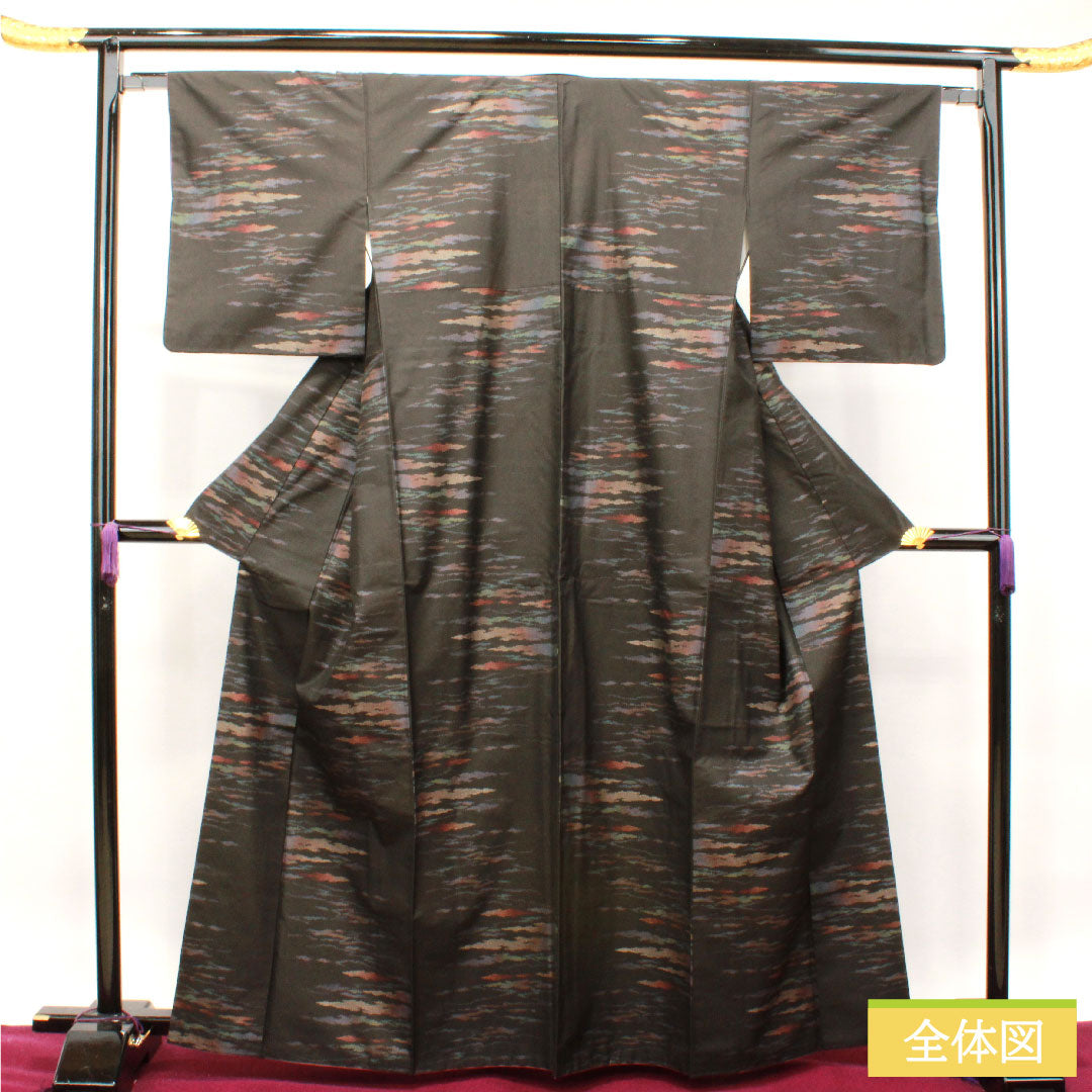 大島紬 正絹 身丈164.5cm 裄丈64.5cm 7マルキ 抽象模様 Sランク 袷 黒系 1116003082410