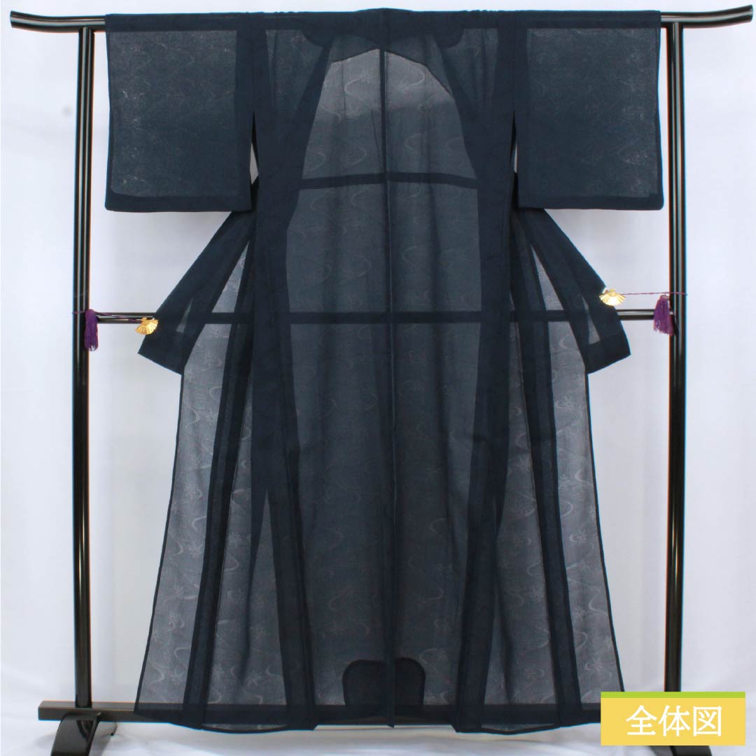 Summer pure silk tsumugi (pongee) kimono, length 159cm, sleeve length 63cm, dark navy blue (noukon-iro) with a ground pattern of flowing water and autumn leaves, gauze, S rank, navy blue, product number 1132002832318