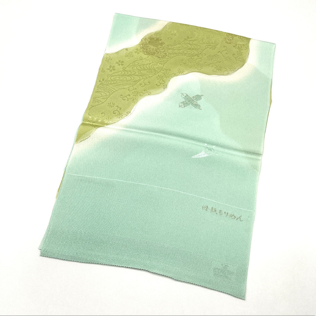 (新古品)帯揚げ 正絹 NEWランク セミフォーマル 秘色(ひそく) 丹後ちりめん 宝尽くし 流水 長さ約180cm 幅約29cm 緑系 1136001341919