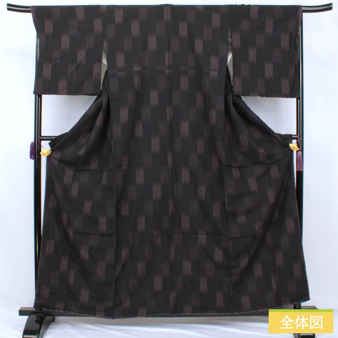 紬 正絹 Sランク 身丈161cm 裄丈68.5cm 本場塩沢紬 やまだ織 幾何学模様 しつけ糸付き 袷 黒系 1116004882410