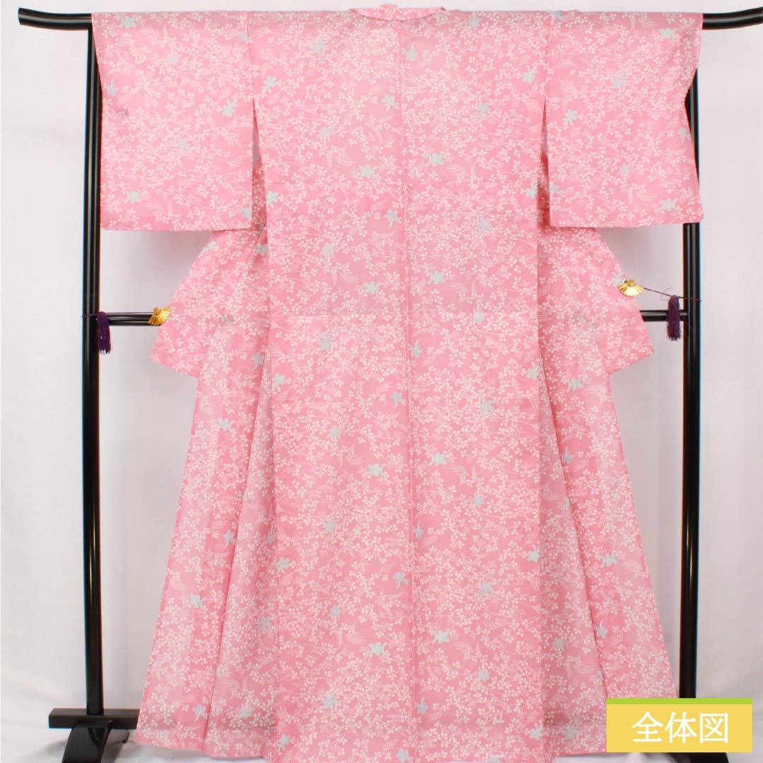 夏物 ポリエステル 小紋 身丈166.5cm 裄丈68.5cm 中紅花色(なかのくれないいろ) 草木模様 居敷当て 洗える着物 絽 Sランク ピンク系 1132002622513