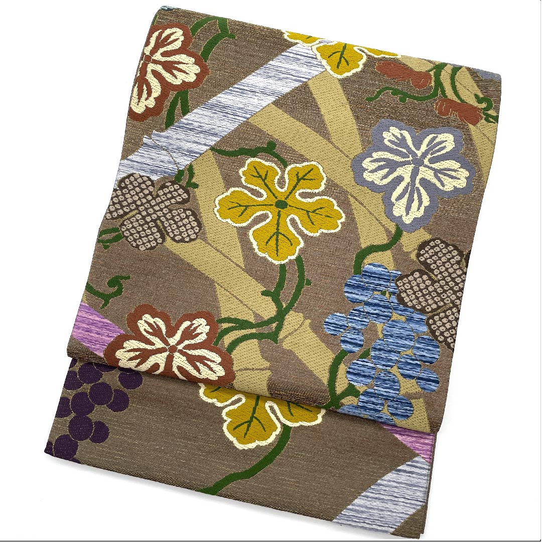 袋帯 煤色(すすいろ) 白綾苑大庭 蔦 竹 葡萄 帯丈447cm 正絹 Sランク 六通 フォーマル 茶系 1123009452314