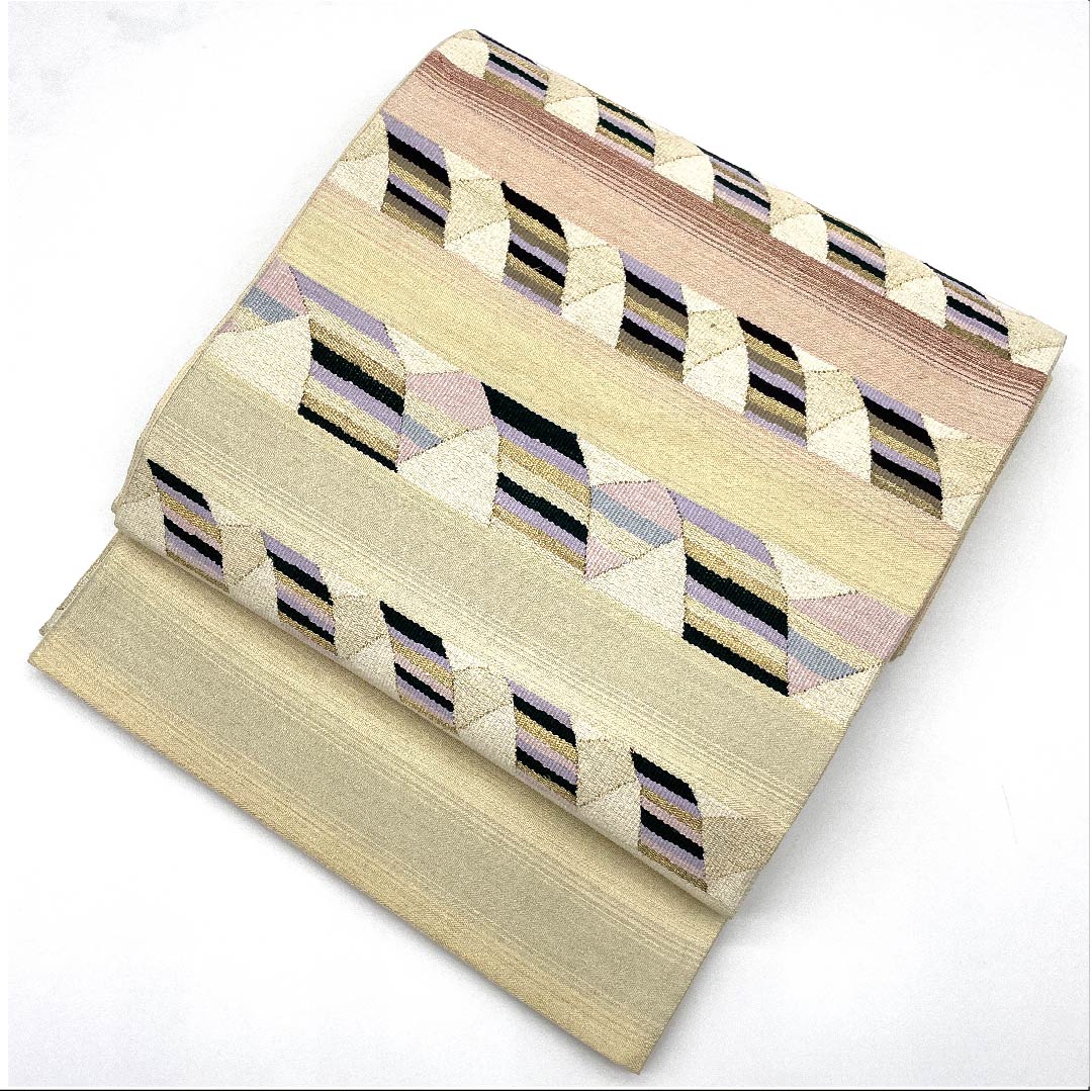 袋帯 生成り色(きなりいろ) 幾何学模様 爪掻つづれ 帯丈444cm 正絹 Sランク ポイント柄 フォーマル クリーム系 1123007772315