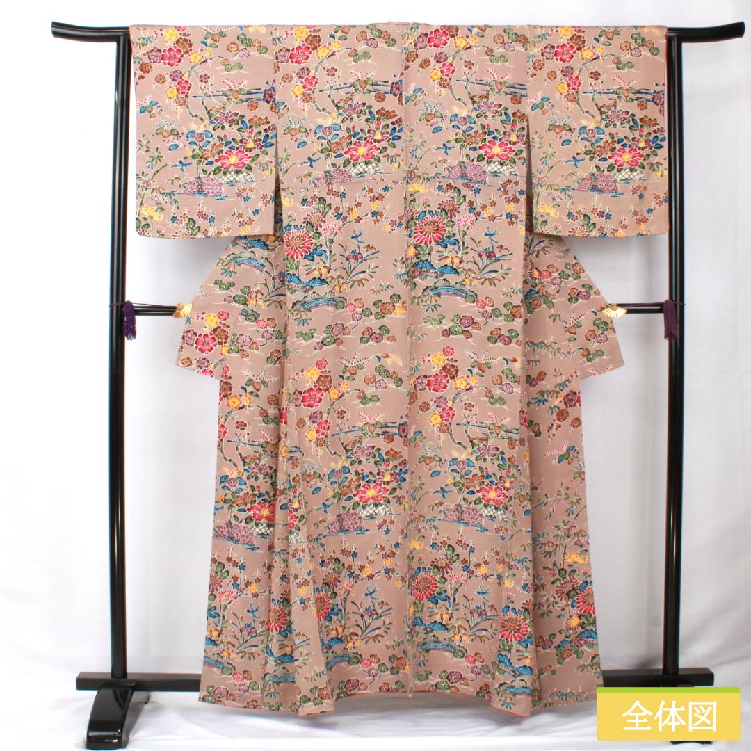 小紋 正絹 身丈160cm 裄丈64cm 袷 嵯峨鼠色(さがねずいろ) 琉球紅型調 草花模様 Sランク ベージュ系 1115005662425