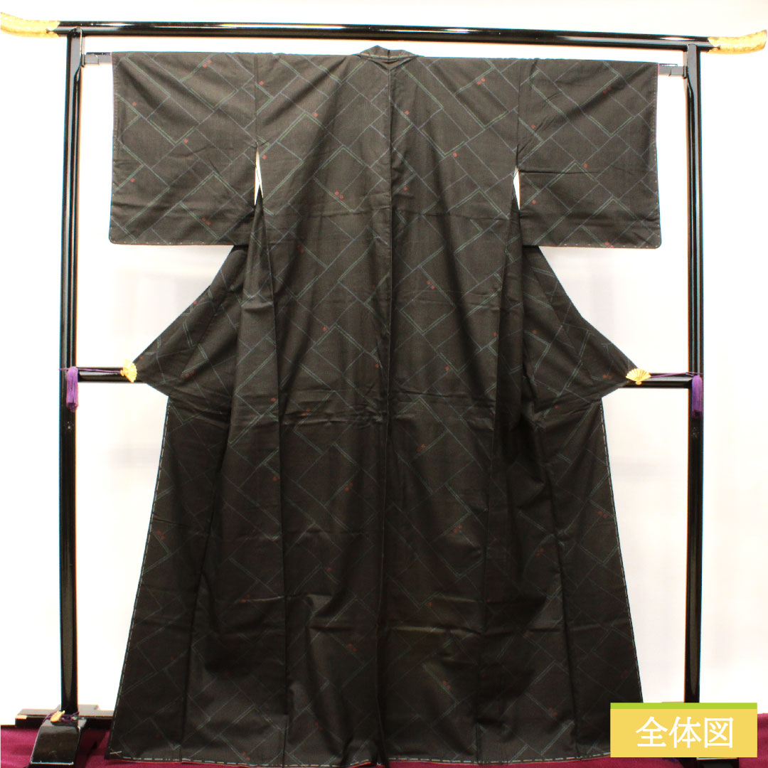 大島紬 正絹 身丈168.5cm 裄丈66cm しつけ糸付き 幾何学模様 Sランク 袷 黒系 1116002912510