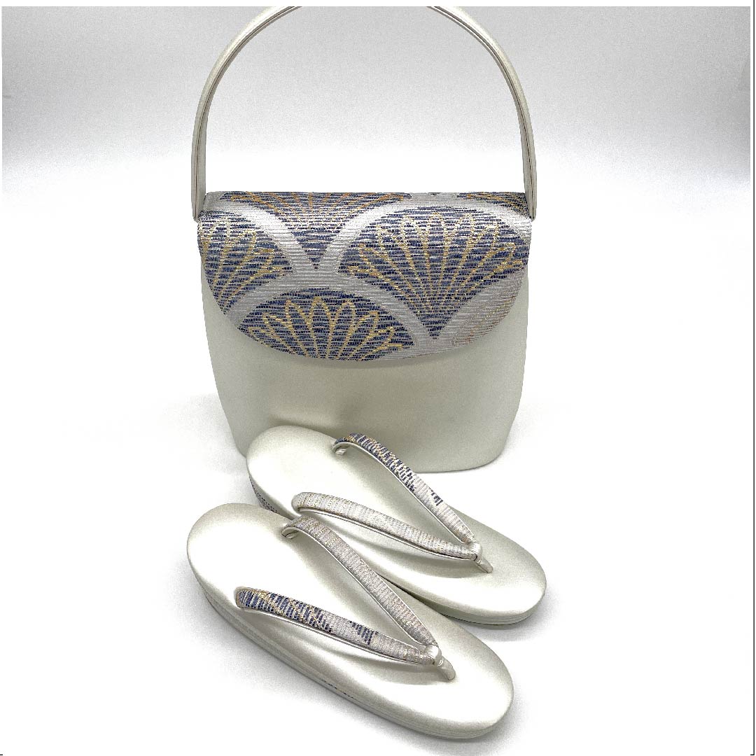 (新古品)草履バックセット フォーマル 銀白色(ぎんはくしょく) 未使用品 古典柄 松 Mサイズ 白系 NEWランク 1133000121311