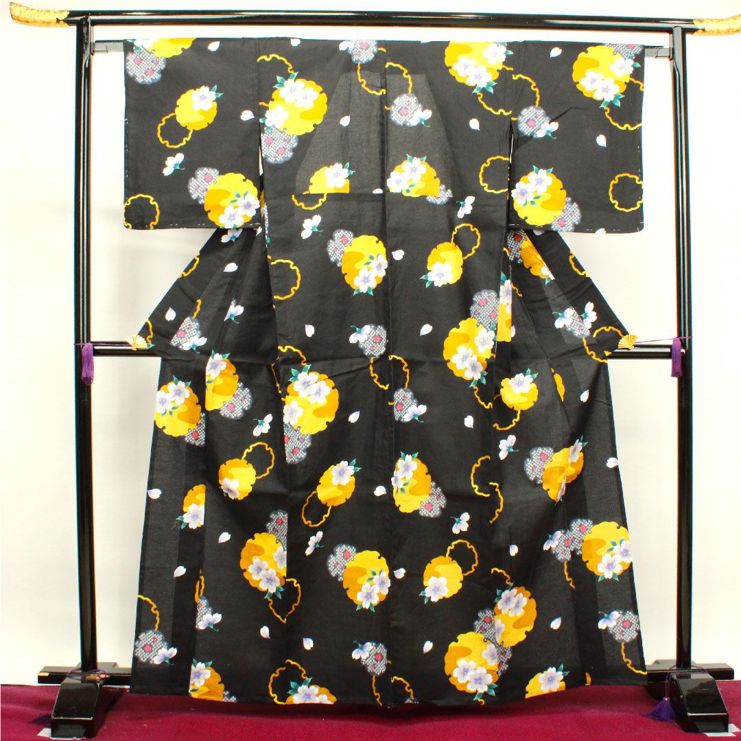 浴衣 しつけ糸付き 未使用品 雪輪 桜 木綿 Sランク 単衣 身丈163.5cm 裄丈64.5cm 黒系 1118003092410