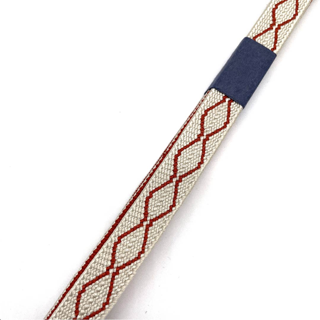 (新古品) 帯締め 正絹 四分紐 象牙色(ぞうげいろ) 手組紐 幾何学模様 新古品 長さ約164cm 幅約1.5cm カジュアル Sランク 白系 1135000122911