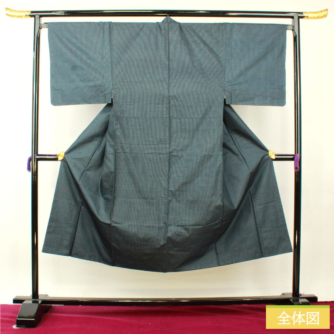 男物 正絹 身丈142.5cm 裄丈69cm 大島紬 100亀甲 亀甲模様 Sランク 袷 紺系 1119000832418