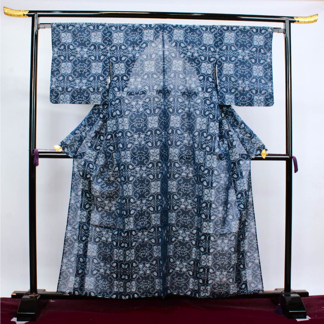 夏物 正絹 紬 身丈158.5cm 裄丈65cm 鉄葡萄色(てつぶどういろ) 宝相華唐草 紗 Sランク 紺系 1132000362318