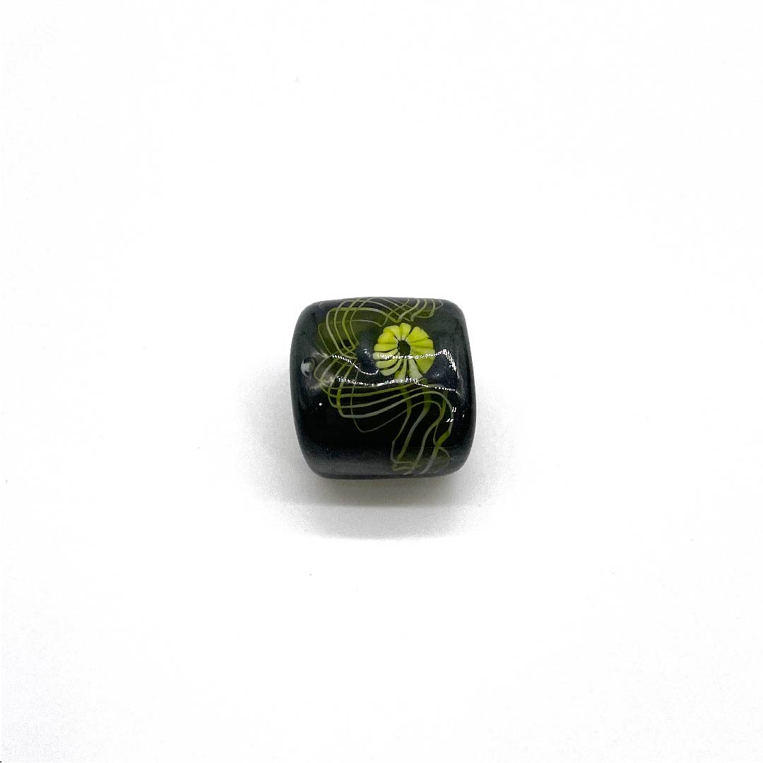 (新古品) 帯留め ガラス カジュアル 具墨色(ぐずみいろ) トンボ玉 花 幾何学模様 長さ約2cm 幅約2cm Sランク グレー系 1137000522922