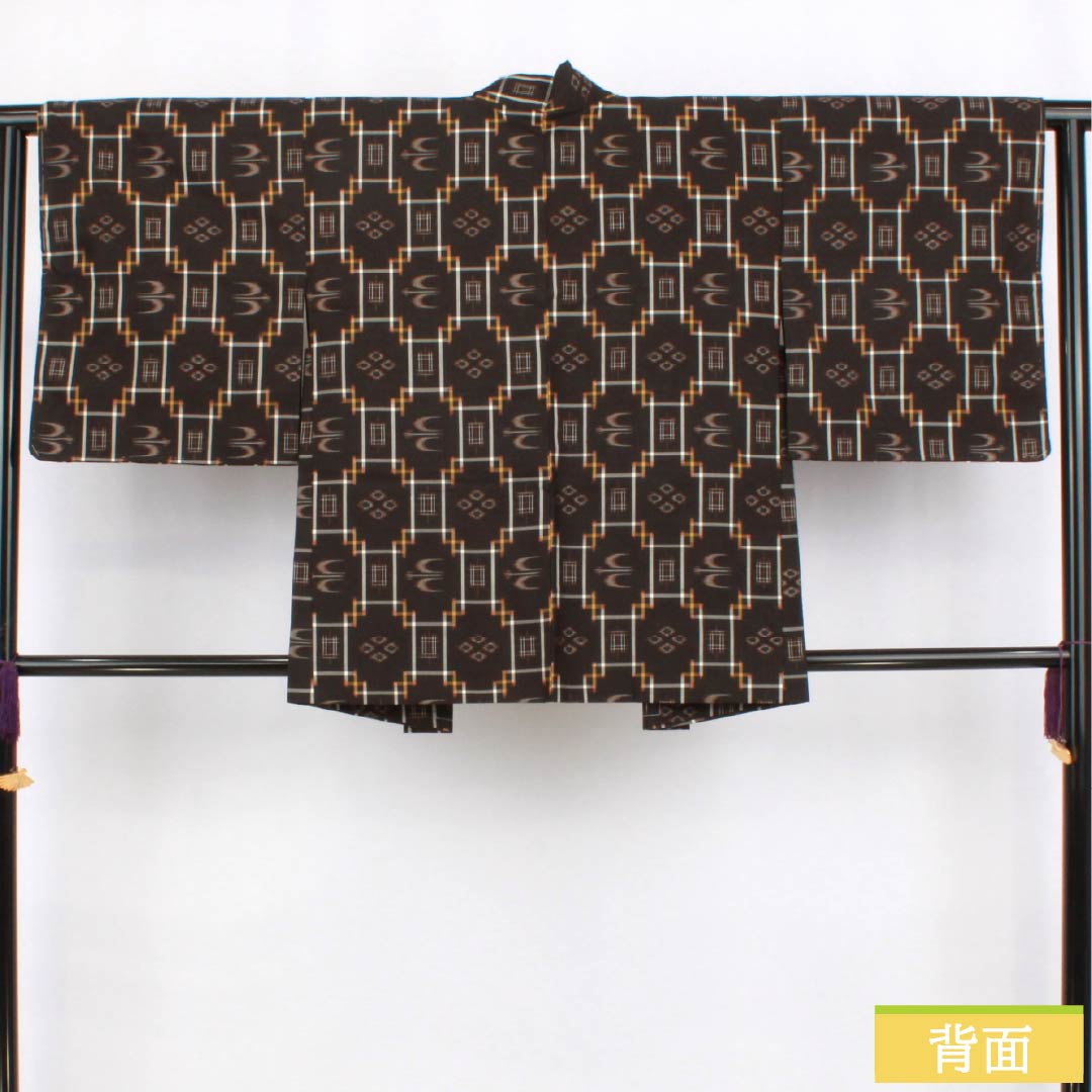 羽織 ポリエステル Sランク 身丈73cm 裄丈62cm 涅色(くりいろ) 琉球模様 紬地 袷 茶系 1117001292914