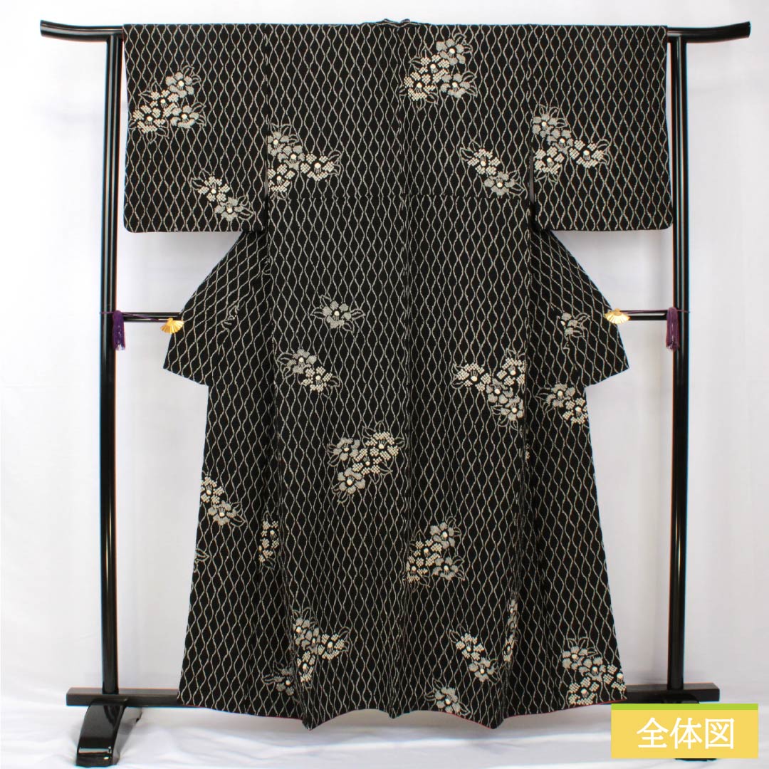 小紋 正絹 身丈158cm 裄丈63cm 袷 立涌 椿 パールトーン加工 Aランク 黒系 1115005343310