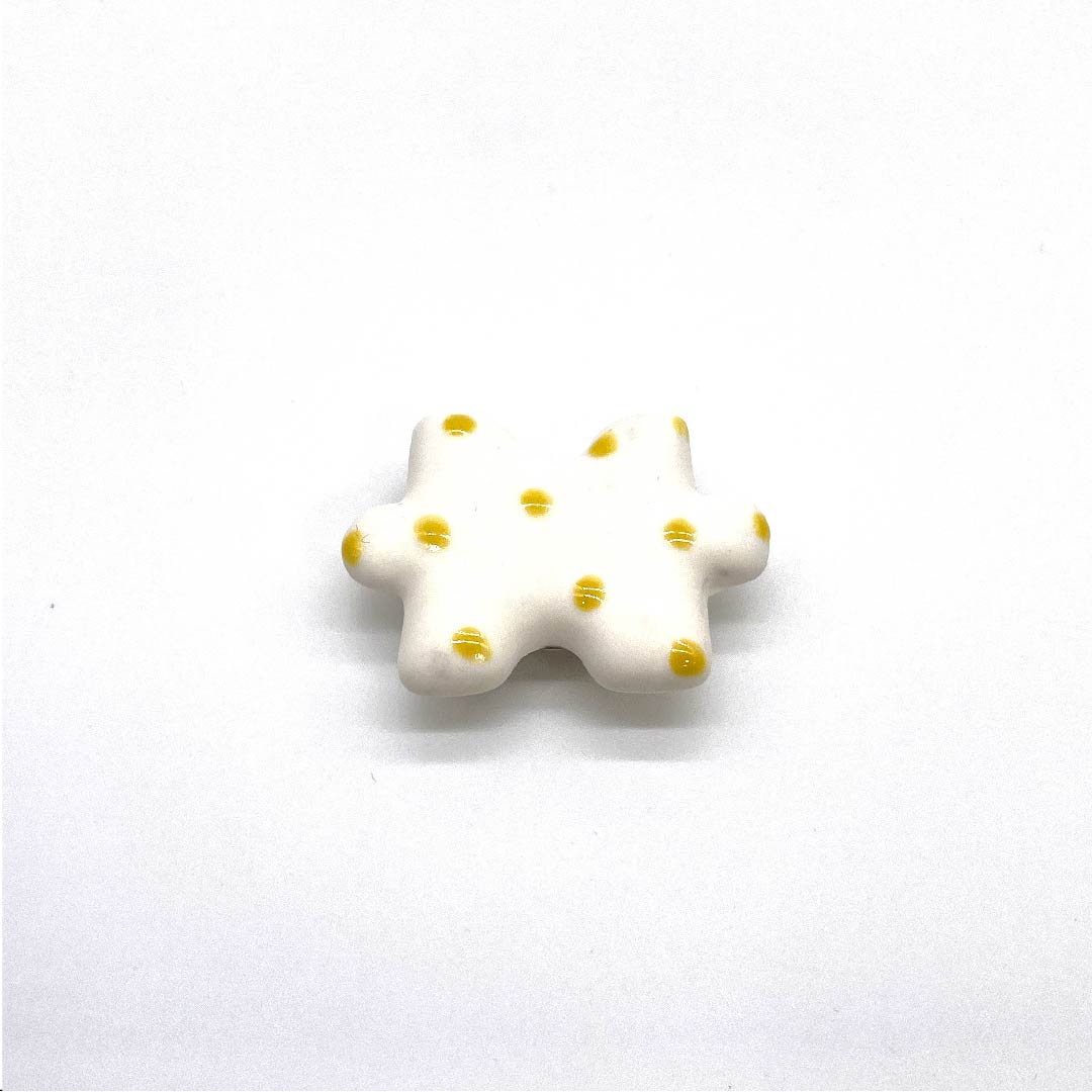(New old stock) Obi fastener, ceramic, casual, white, ceramic, puzzle, length approx. 3cm, width approx. 4cm, S rank, white, 1137000422911