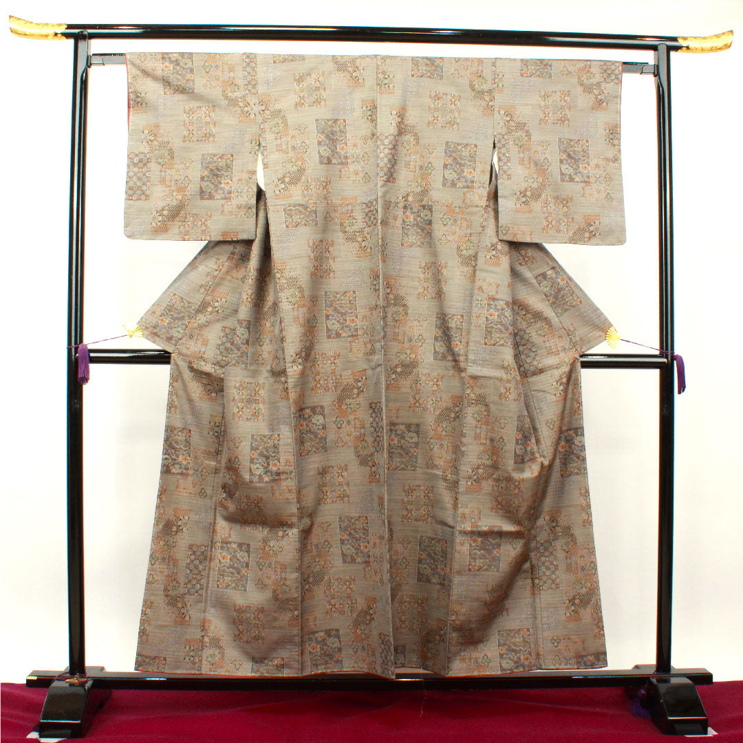 紬 身丈155cm 裄丈62.5cm 絹鼠色 抽象模様 しつけ糸付き 正絹 Sランク 袷 グレー系 1116002722322