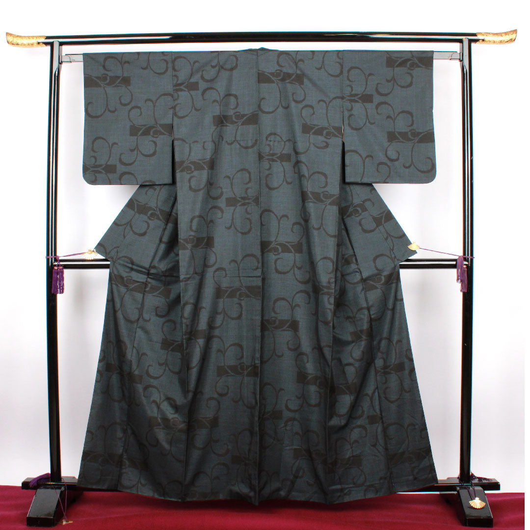 大島紬 身丈158.5cm 裄丈62.5cm 本藍染 12マルキ 経緯絣 蔦模様 正絹 Sランク 袷 紺系 1116001602318