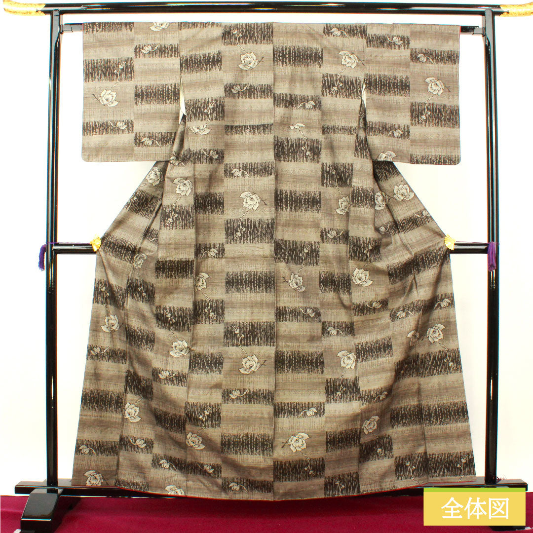 紬 正絹 身丈163cm 裄丈64.5cm 大島紬 9マルキ 市松 花模様 Sランク 袷 茶系 1116003742414