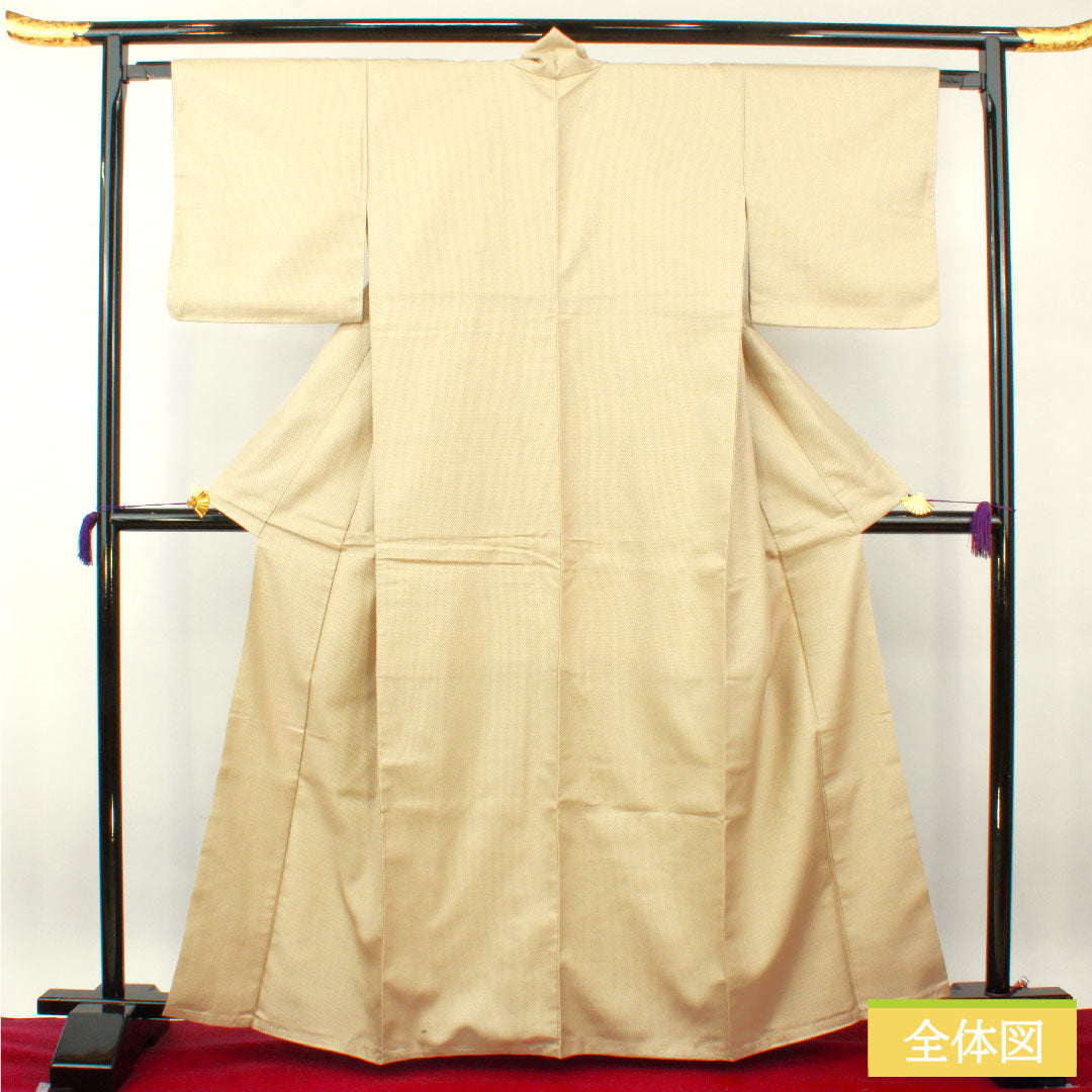 紬 正絹 身丈163.5cm 裄丈64cm 砥粉色(とのこいろ) 十字絣 お召し Aランク 袷 ベージュ系 1116003573425