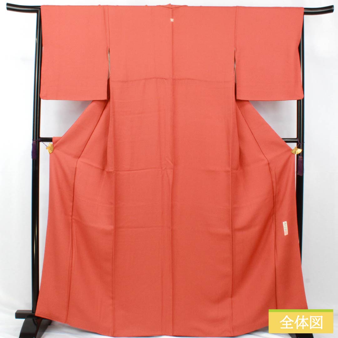 Solid-colored silk kimono, S rank, length 166cm, sleeve length 67cm, medium crimson (nakabeniiro), single crest, oak and floral motifs, lined, vermilion, 1114002402516