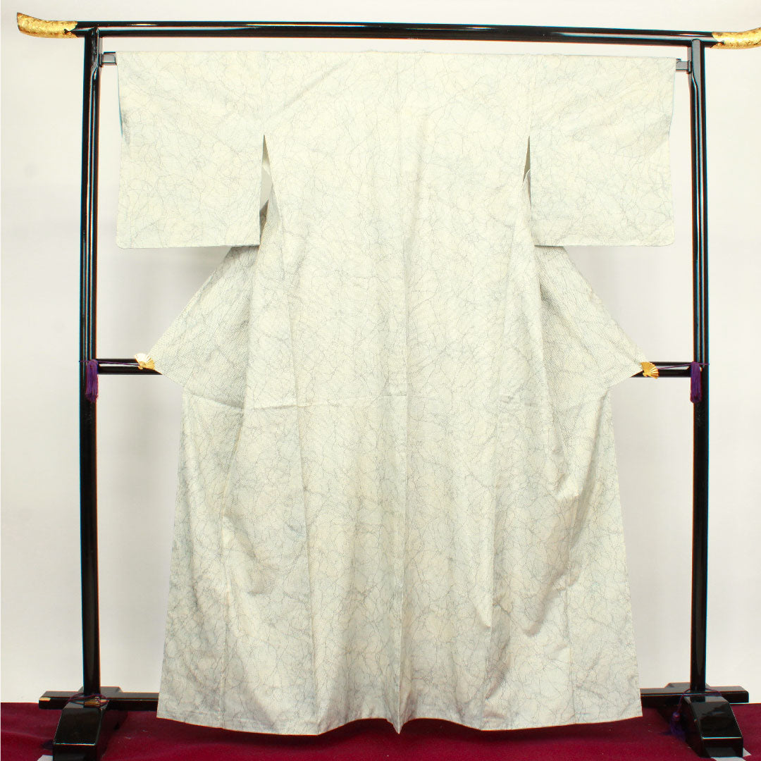 Oshima Tsumugi Length 162.5cm Sleeve length 67cm White Oshima Geometric pattern Pure silk A rank Awase White 1116002493411