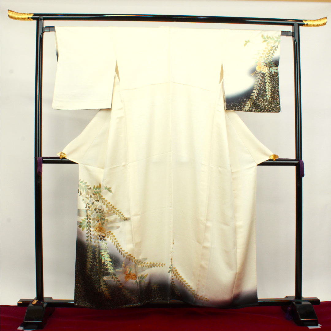 Homongi (formal kimono) made of pure silk, single layer, length 158.5cm, sleeve length 64cm, milky white, gold leaf finish, flower cart, floral pattern, S rank, cream color, 1112003292315