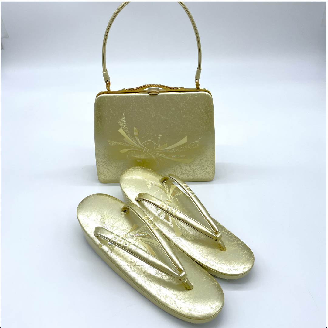 (新古品)草履バックセット フォーマル 金色(きんいろ) 未使用品 古典柄 螺鈿 Mサイズ 金系 Aランク 1133000223321