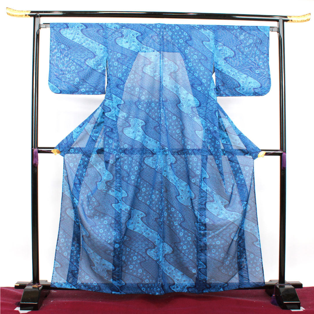 夏物 ポリエステル 小紋 身丈163cm 裄丈67cm 濃紺色(のうこんいろ) 流水 青海波 菊 絽 Aランク 紺系 1132001433418