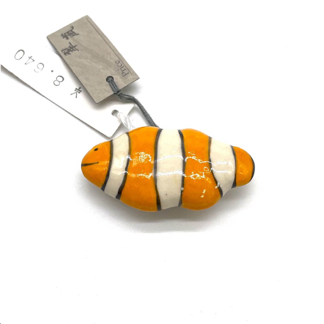(新古品) 帯留め 陶磁器 カジュアル 橙色(だいだいいろ) 陶器 魚 かくれくまのみ 長さ約3cm 幅約5.5cm Sランク 橙系 1137000642926