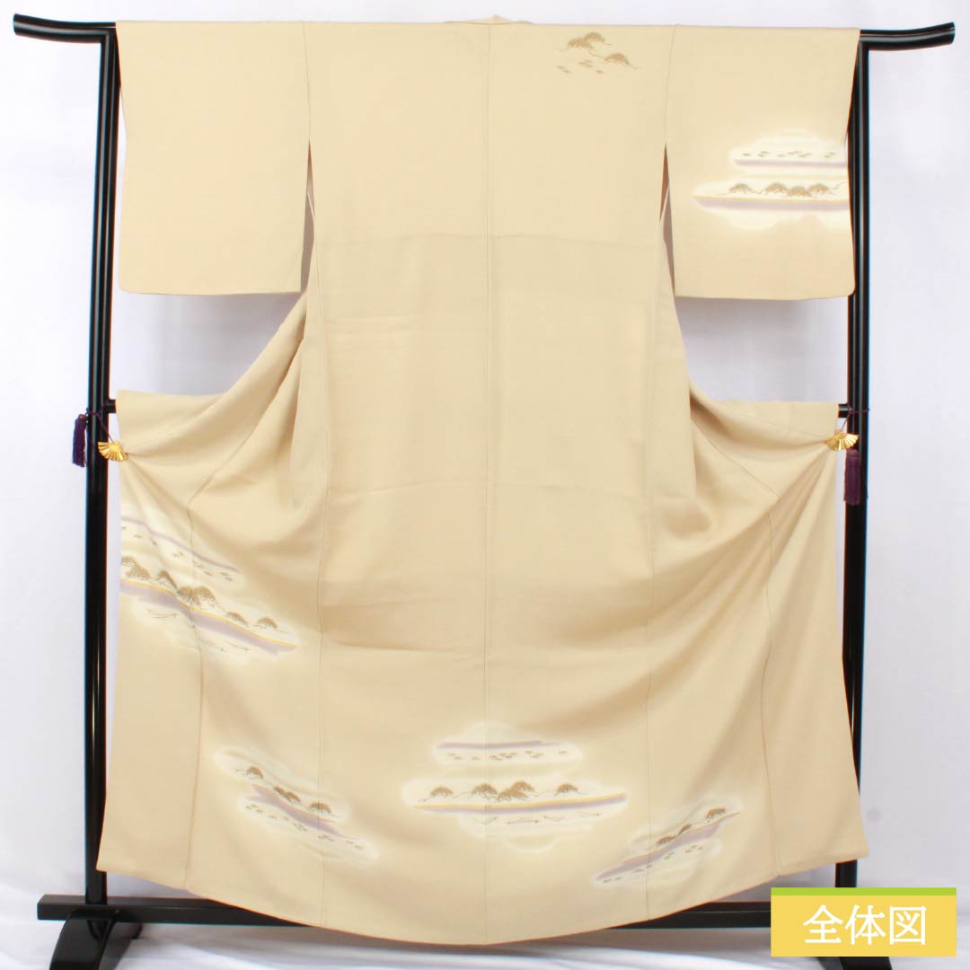 Homongi (visiting kimono) made of pure silk, grade A, with a lined lining, length 165cm, sleeve length 64.5cm, Tokyo white-brown color with hazy, pine, and bamboo motifs and pearl-tone beige accents. Product number: 1112006883525