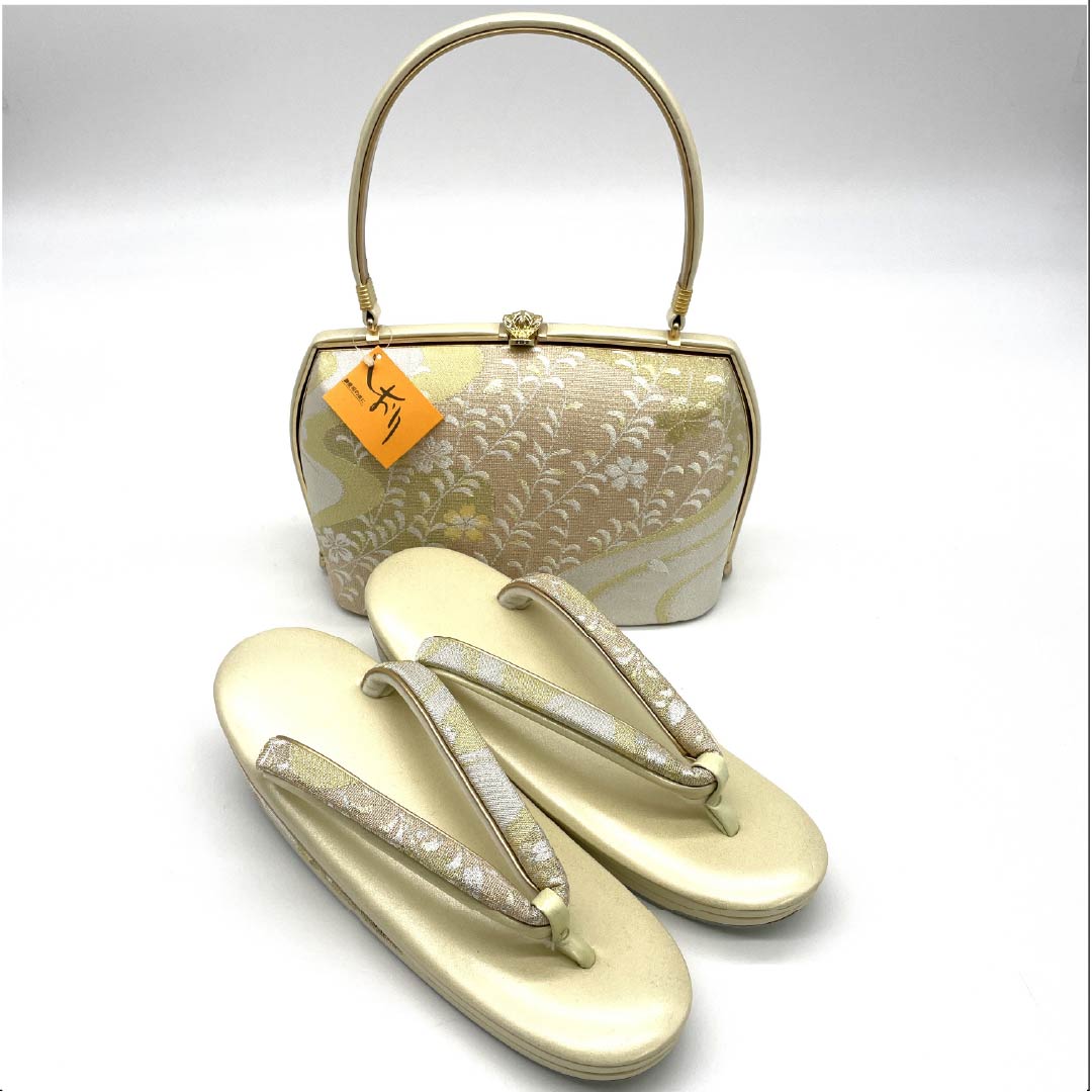 (新古品)草履バックセット フォーマル 金色(きんいろ) 未使用品 古典柄 花柄 Lサイズ 金系 Sランク 1133000232421