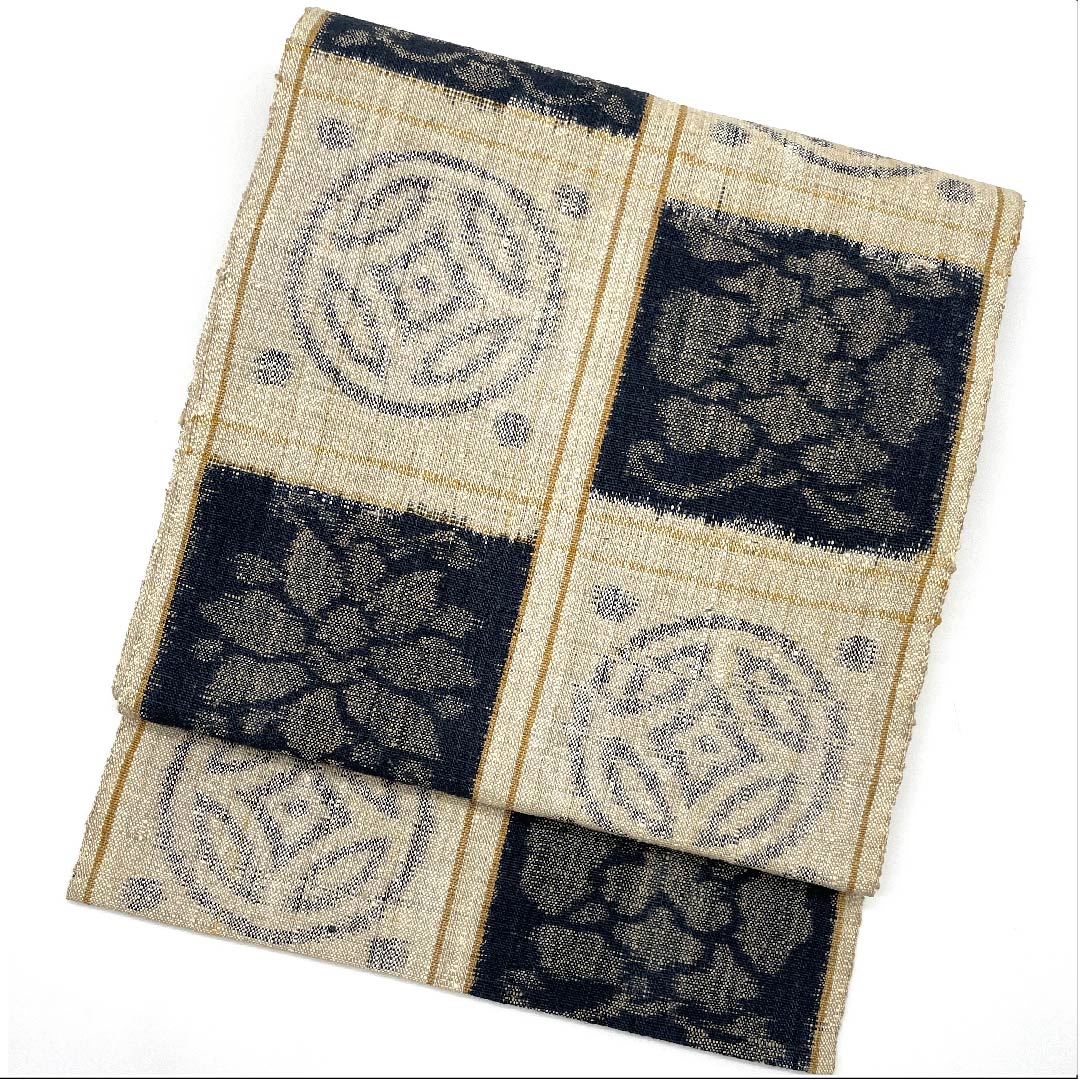 名古屋帯 生成り色 紬地 市松に抽象花と七宝模様 帯丈366cm 正絹 Sランク 六通 カジュアル ベージュ系 1124004922325 名古屋仕立て