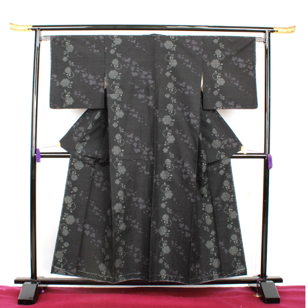 結城紬 身丈156cm 裄丈65.5cm 雪輪 蔦 正絹 Sランク 袷 黒系 1116002032310