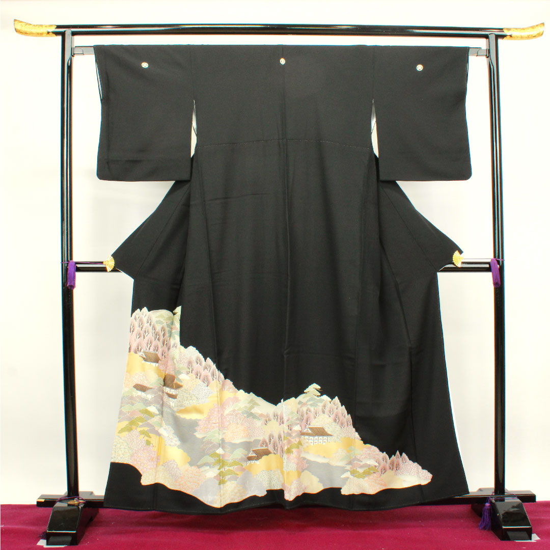 黒留袖 身丈158cm 裄丈63.5cm 袷 京友禅 風景模様 丸に違い矢 正絹 Aランク 五つ紋 黒系 1111000833310