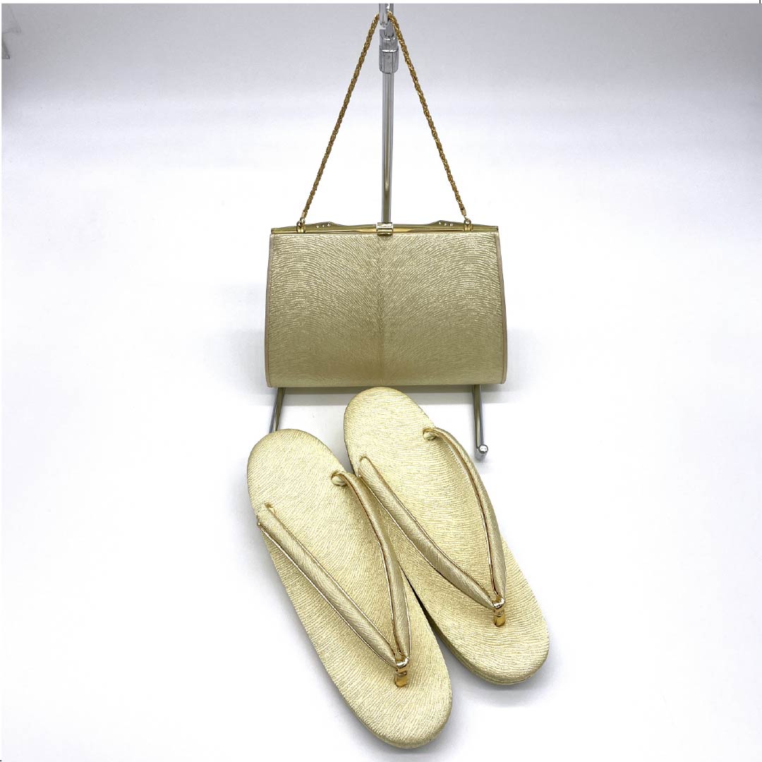 (新古品)草履バックセット フォーマル 金色(きんいろ) 未使用品 古典柄 幾何学模様 Lサイズ 金系 Aランク 1133000203421