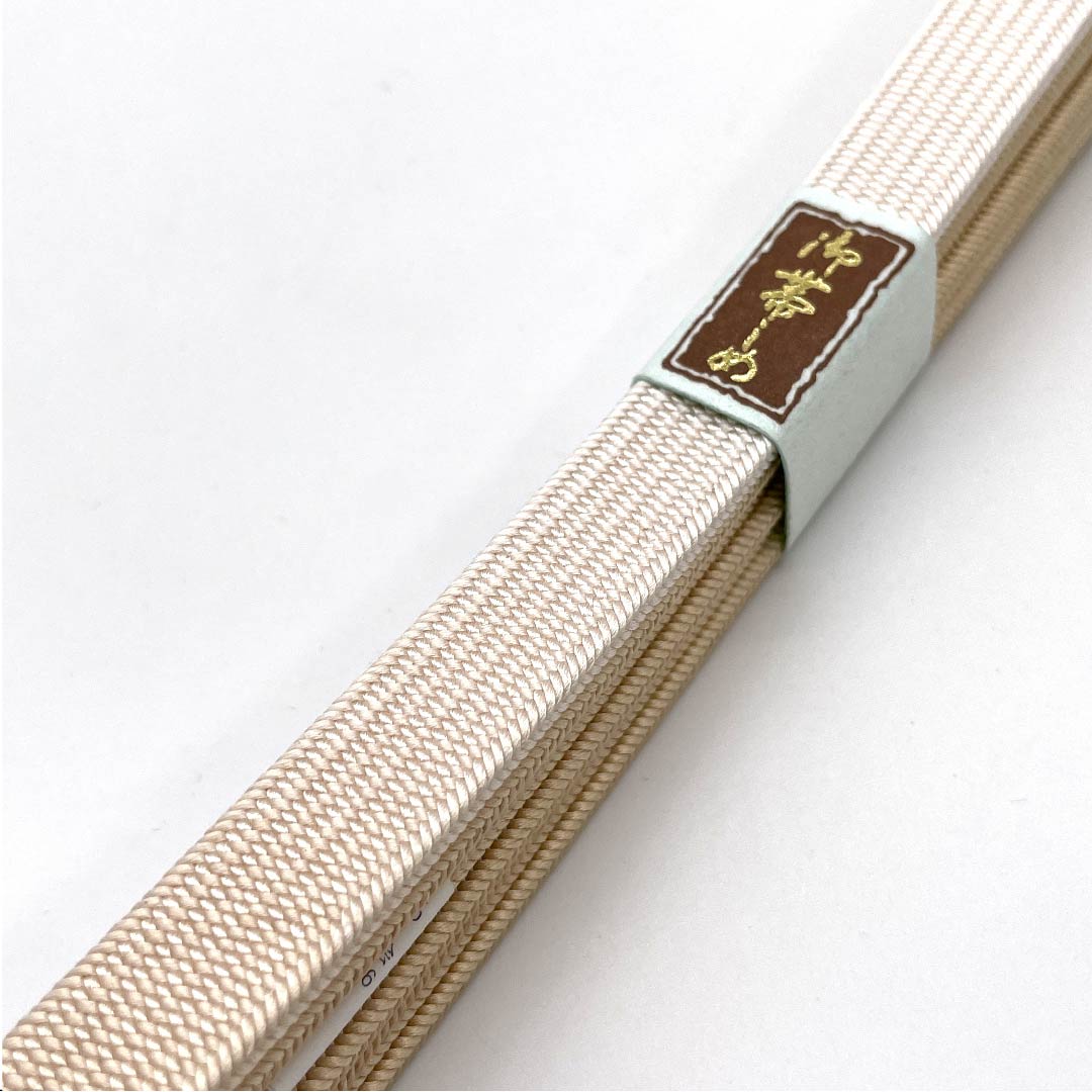 (New old stock) Obijime (belt tying) Pure silk, quarter string, pearl color (shinjuiro) and kneaded color (neriiro) by Suiran Kobo New old stock Length approx. 168cm Width approx. 1.2cm Casual A rank Cream color 1135002103315