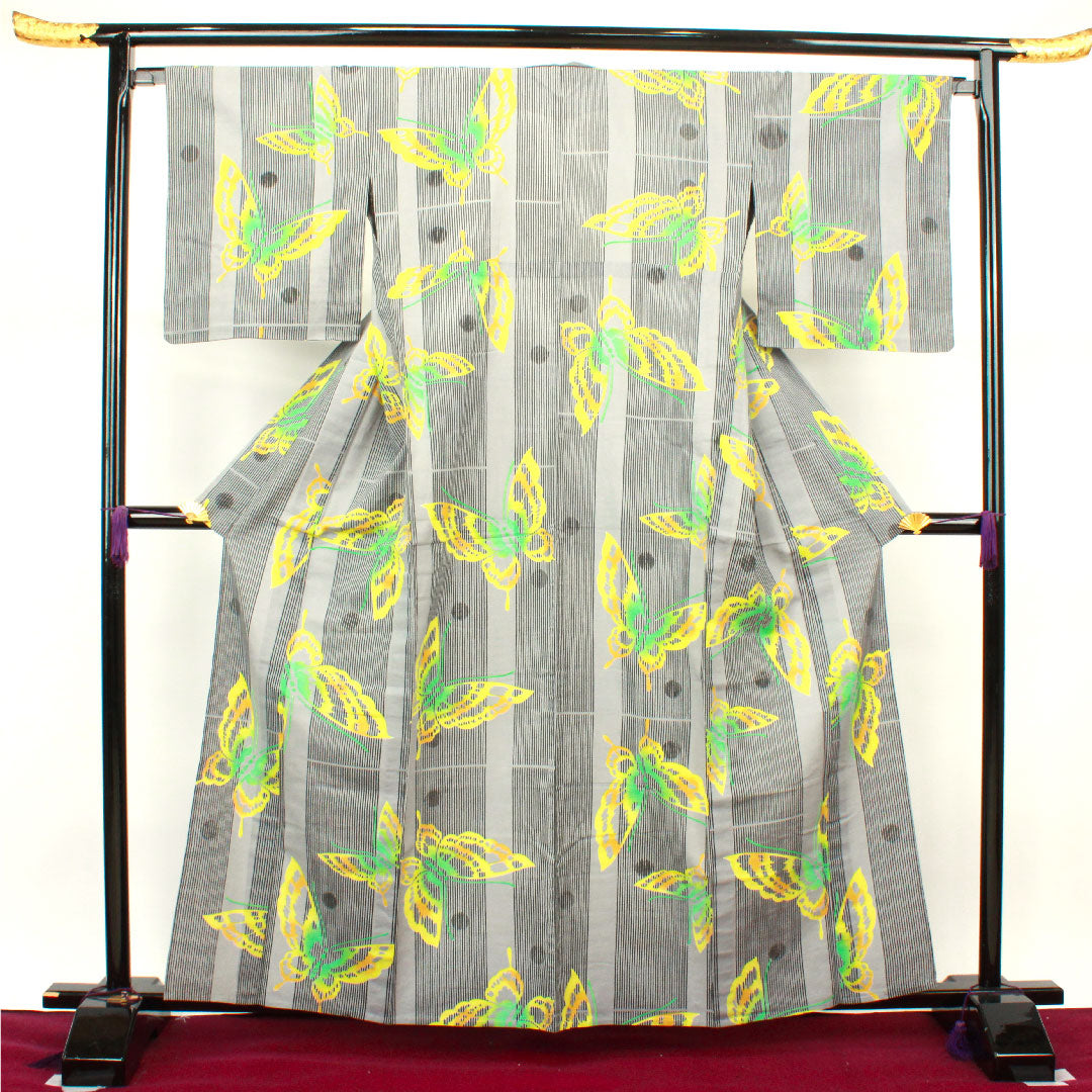 浴衣 灰色 蝶 木綿 Sランク 単衣 身丈162cm 裄丈67cm グレー系 1118002452422
