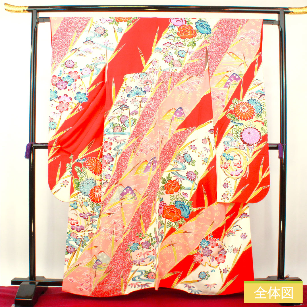 Furisode (long-sleeved kimono) made of pure silk, length 161.5cm, sleeve length 62.5cm, lined, old Turkish red, auspicious motif, A rank, red, 1113002023412