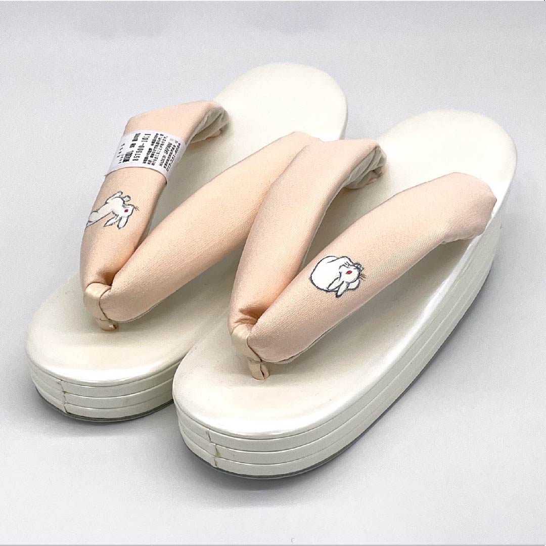 (Like New) Rabbit Zori Sandals, Synthetic Leather, New Condition, Perfect for Furisode Kimono, 5-Ply Sole, 23.5cm Long, Size M, White, Item Number 1122001501311
