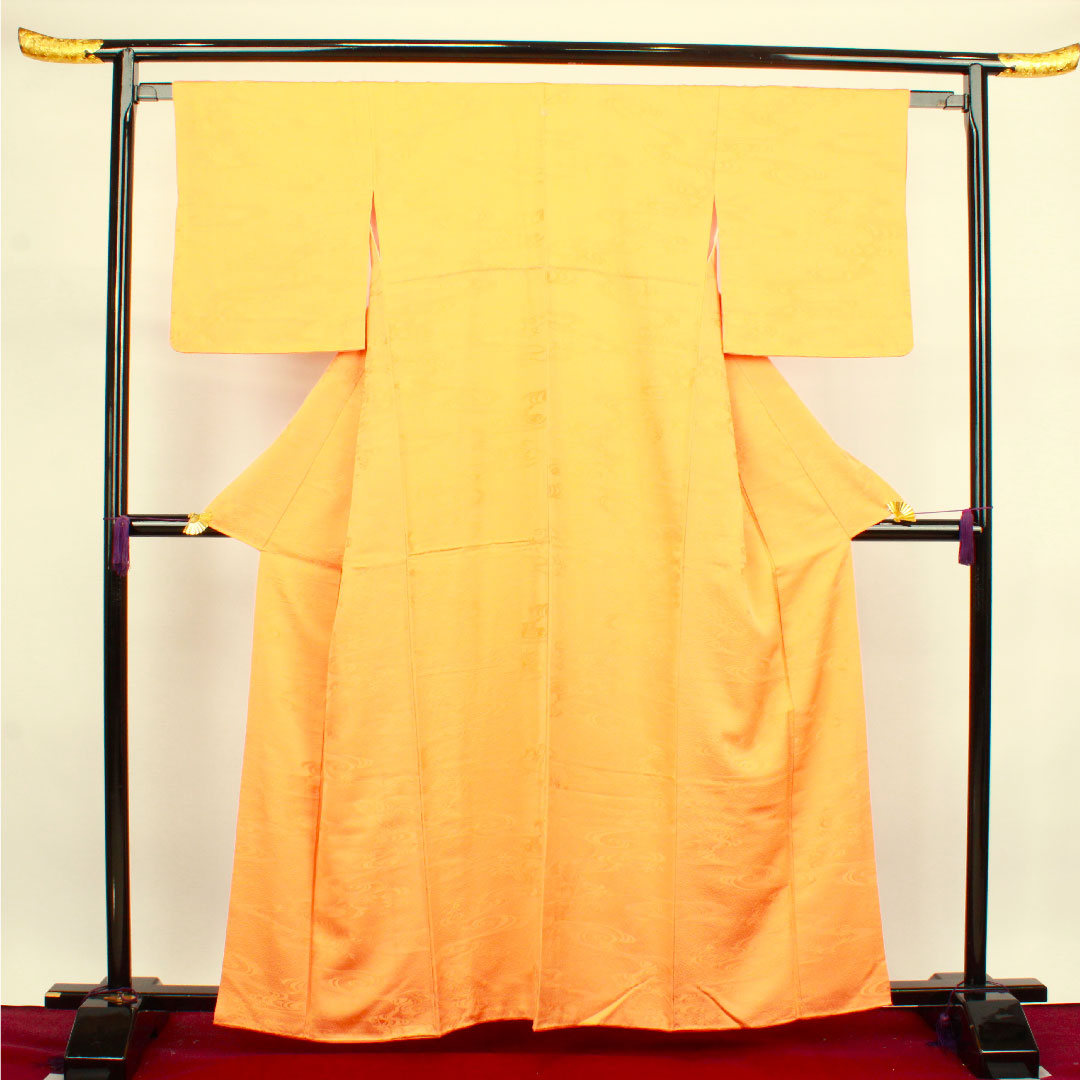 色無地 正絹 赤支子色 流水 違い鷹の羽 身丈161.5cm 裄丈64.5cm 袷 Aランク 朱系 1114000823416