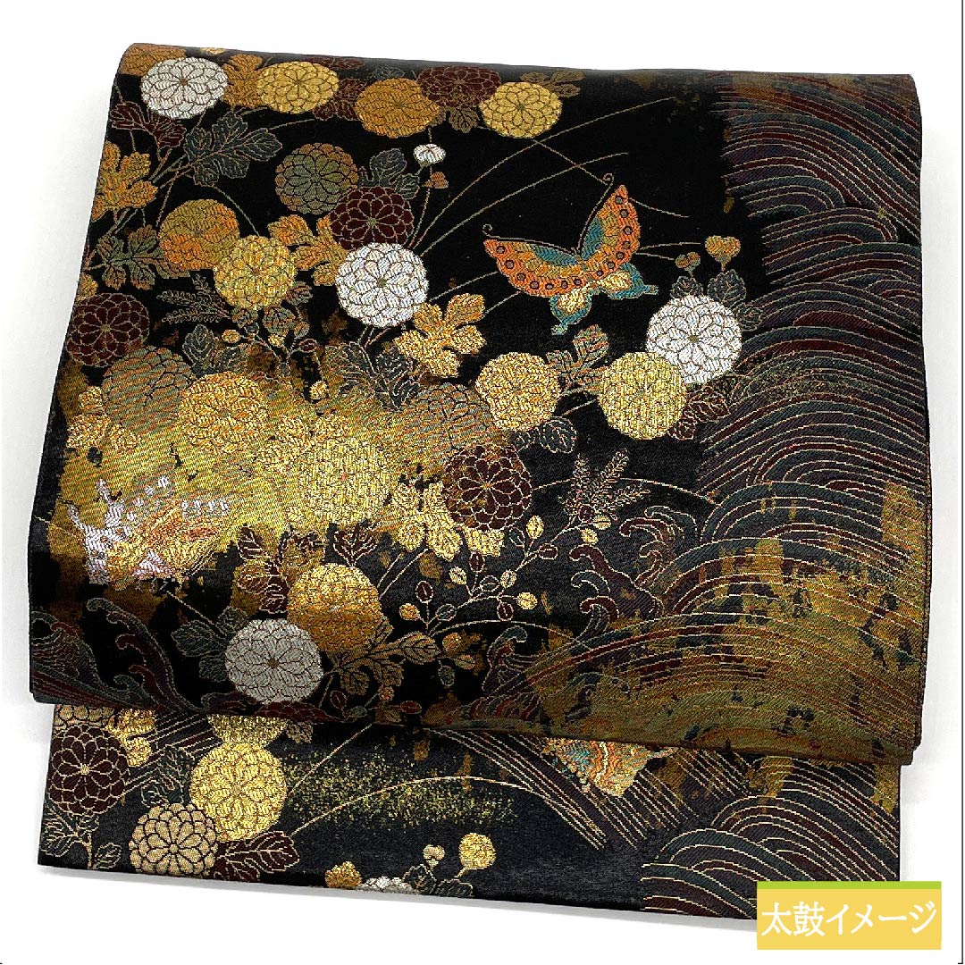 極美品✦正絹袋帯 ※美しい蝶の模様が大変華やかです。 リサイクル着物】袋帯 正絹 黒色（くろいろ） 万寿菊 蝶 帯丈450cm S