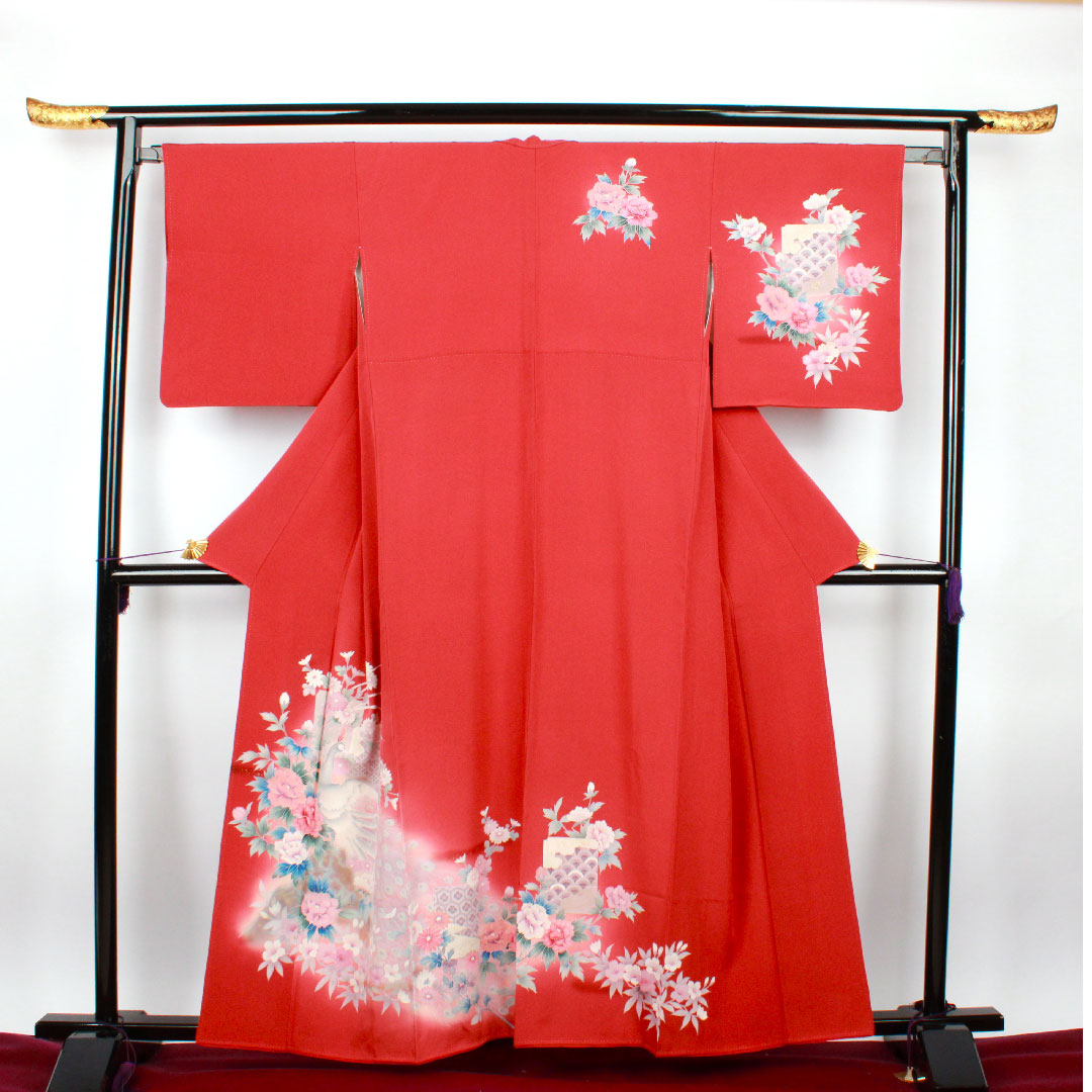 Homongi (formal kimono) Length 158.5cm Sleeve length 65cm Sapphire color Peacock Floral pattern Pure silk A rank Red 1112001663312